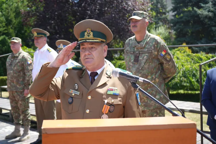 FOTO. Clipe EMOȚIONANTE la Cluj! După aproape 40 de ani în Armata Română și-a luat adio: „Am avut privilegiu să fiu în această unitate” 