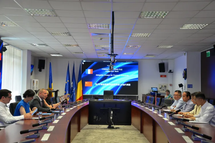 Clujul, tot mai atractiv pentru investitorii asiatici: Delegație oficială din China la Consiliul Județean Cluj FOTO