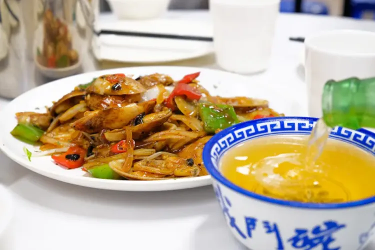 Unul dintre cele mai îndrăgite restaurante chinezești din Cluj se închide după aproape 30 de ani. Mii de clujeni și-au sărbătorit ziua aici