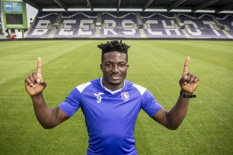 Un atacant cu 18 goluri în sezonul trecut, studiat atent de Universitatea Cluj. Fotbalistul a jucat în campionate puternice