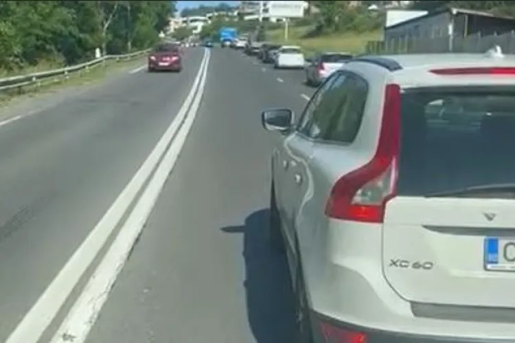 Dezbatere aprinsă la Cluj. E de lăudat sau de criticat ce a făcut acest șofer la urcarea din Cluj-Napoca spre Feleacu? VIDEO