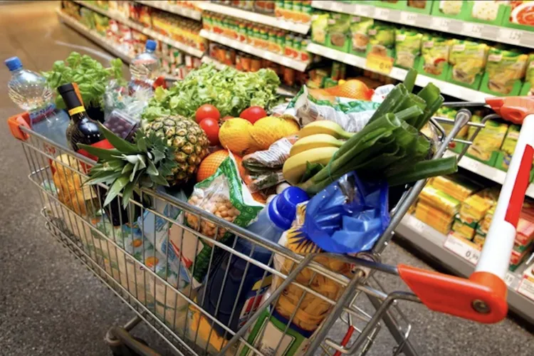 Guvernul prelungește plafonarea adaosului comercial la alimentele de bază până la 30 septembrie. Vezi ce produse sunt vizate