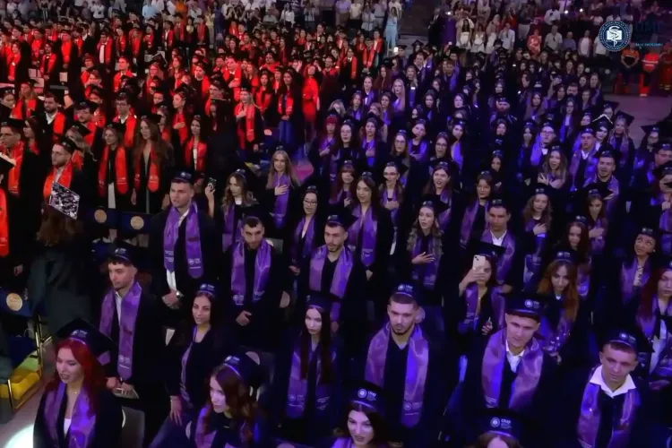 JUR! Moment de o emoție copleșitoare astăzi la BT Arena: Mii de proaspeți medici au depus Jurământul lui Hipocrate: „Ați așteptat asta din anul 1” VIDEO