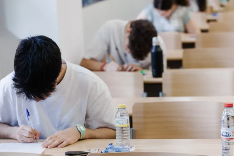 Bacalaureatul 2025 a creat haos în școli! Ministerul Educației vrea să afle opinia elevilor și profesorilor despre impactul examenului asupra școlii