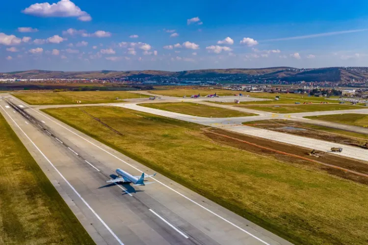 ANPC a „dat de pământ” cu patru companii aeriene, după aproape 2000 de reclamații privind întârzieri, anulări sau refuzul compensațiilor 