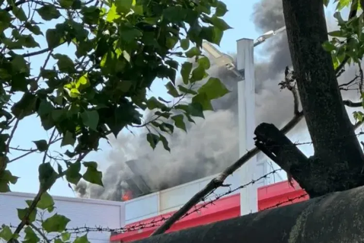 Arde cel mai mare mall din România! Zeci de mașini de pompieri intervin VIDEO