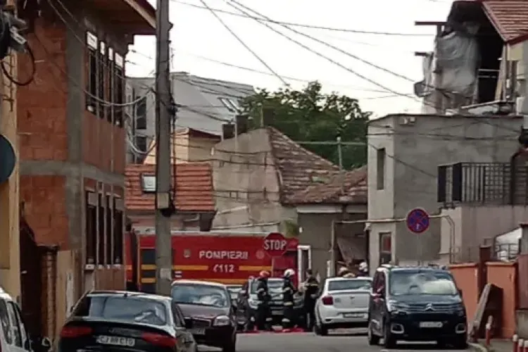 Incendiu într-o casă de pe strada Porumbeilor din Cluj-Napoca: Totul a pornit de la niște deșeuri. Pompierii intervin chiar acum