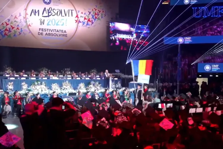 Moment senzațional la Absolvirea UMF Cluj 2025: Parada drapelelor din 35 de țări. UMF Cluj are cei mai mulți studenți străini din România VIDEO