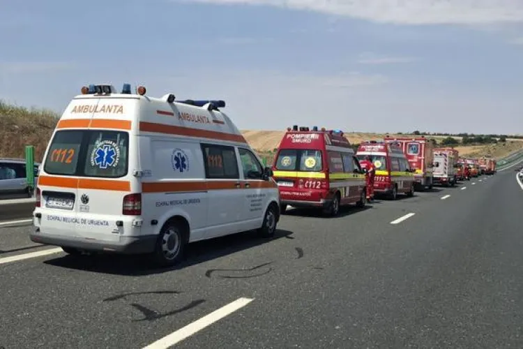 Accident în lanț cu 16 persoane implicate! Elicopter SMURD chemat de urgență, traficul complet blocat. A fost activat Planul Roșu de Intervenție 