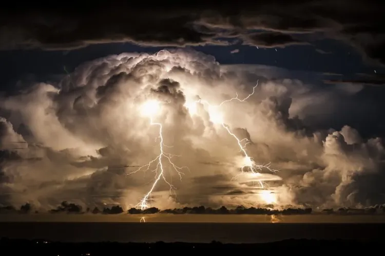 Furtună devastatoare amenință Clujul: ANM a emis Cod Roșu! Vântul atinge viteze periculoase – iată ce trebuie să faci ca să te protejezi