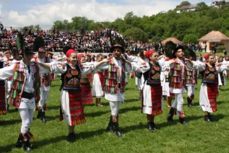 Cursuri gratuite de joc popular pentru clujeni. Unde se fac înscrierile, va participa un cunoscut intructor coregraf