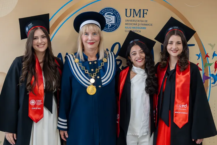 Așa arată excelența: Cele trei tinere superbe, șefe de promoție ale Facultății de Medicină de la UMF Cluj, după jurământ. Părinții lor au cu ce se mândri!