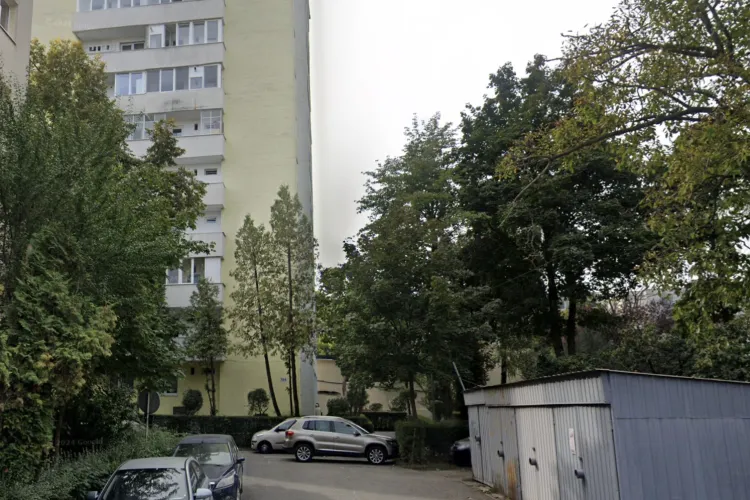 Tomberon răsturnat de săptămâni întregi într-o zonă din Cluj-Napoca! Fostul cămin de gunoi a fost demolat, dar nimic nu l-a înlocuit!