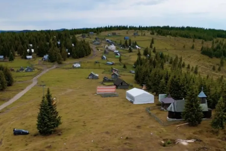 Serbare câmpenească în Apuseni, la o oră de Cluj-Napoca. Mâine va fi „party” în IE românească pe munte, în Cluj, într-un peisaj ce-ți taie respirația VIDEO