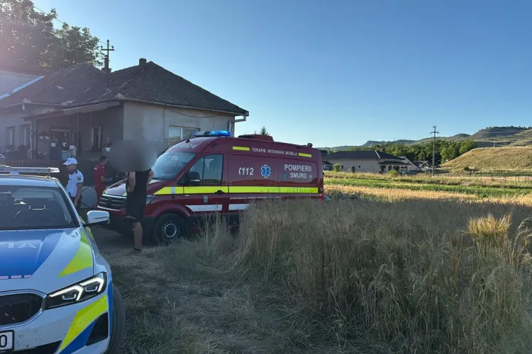 Tragedie la Cluj: Un copil de 2 ani și 7 luni a murit după ce a fost lovit de un autoturism cu remorcă. Medicii au încercat zadarnic să-l resusciteze FOTO