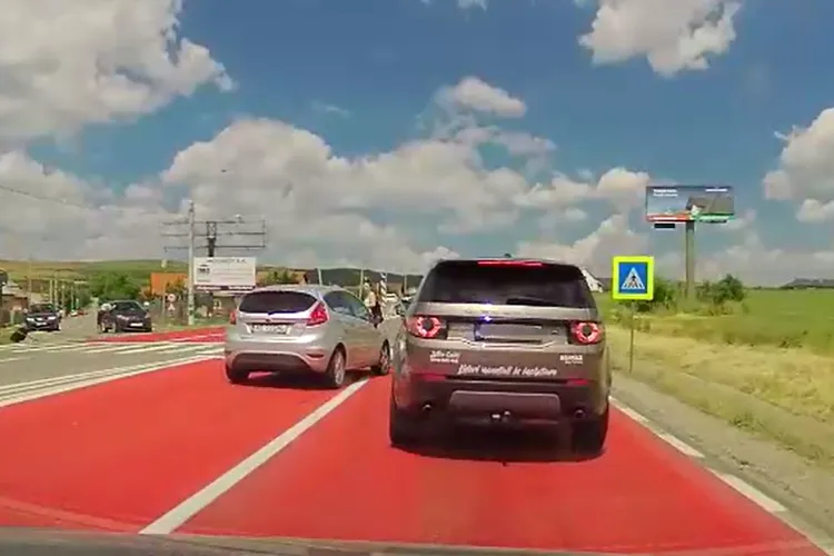 VIDEO Șoferiță inconștientă era să spulbere pe o trecere de pietoni din Cluj o tânără ce traversa regulamentar: „O fracțiune de secundă și o omora”