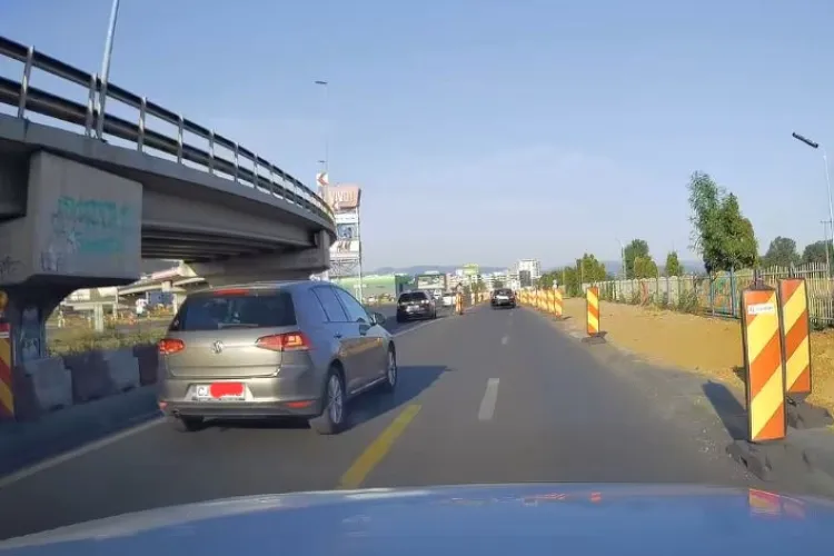 Atenție, șoferi din Cluj! Marcaj confuz în zona VIVO, care poate provoca accidente grave. Impact evitat la limită VIDEO