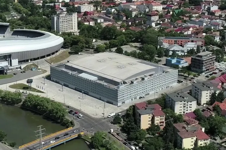 „Ajunge cu nepăsarea!” – Clujenii cer modernizarea locului de colectare a gunoiului din centrul orașului, vizavi de BT Arena
