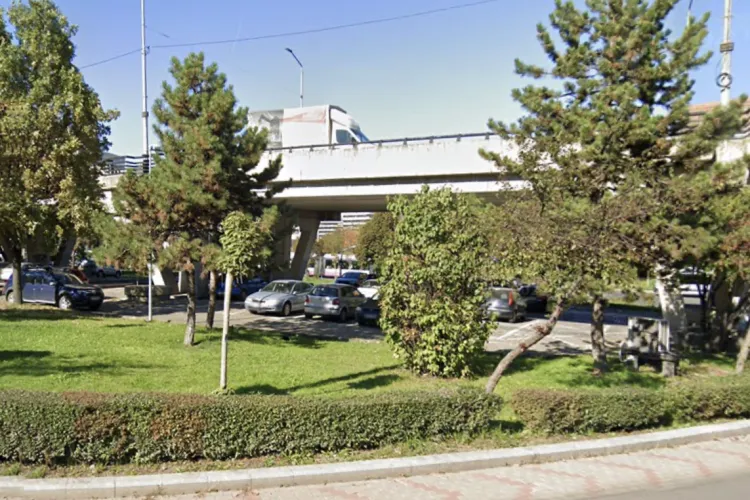 Clujenii plătesc parcarea, dar mașinile sunt acoperite de rugina care cade de pe podul din Mănăștur – Când va fi rezolvată problema?