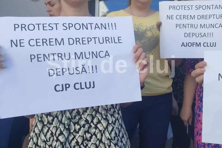 Revolta tăcută a funcționarilor clujeni: Protest la Casa de Pensii pe fondul tăierii sporurilor și scumpirilor anunțate FOTO