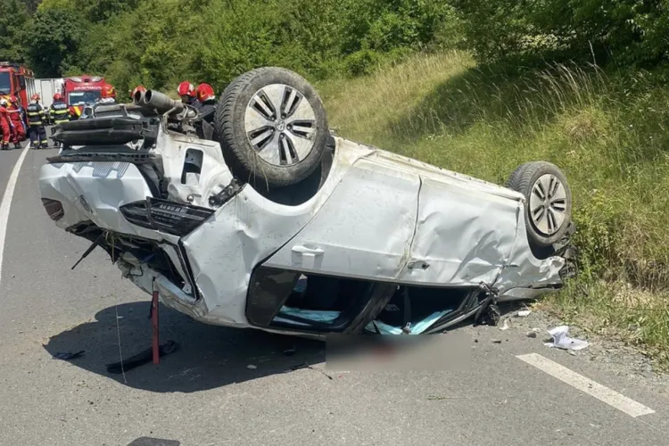 Cum a ajuns un bărbat de 55 de ani în stare de inconștiență, după ce s-a răsturnat cu mașina pe drumul Sfântul Ion FOTO|VIDEO