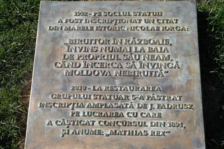 Kelemen Hunor a depus o plangere penala impotriva celor care au amplasat placuta in fata statuii lui Matei Corvin