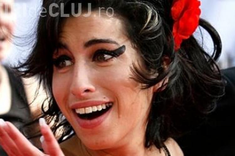 Amy Winehouse a murit! Cantareata a fost gasita in apartamenul din Londra