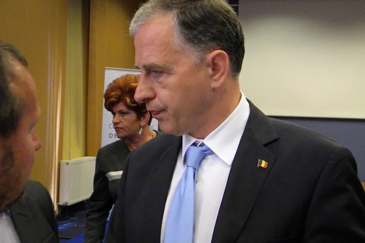 Mircea Geoana la Ambasada Frantei: E si ziua mea, va multumesc ca v-ati strans cu aceasta ocazie