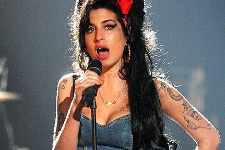 Amy Winehouse a fost avertizata de medici: Te lasi de bautura sau mori
