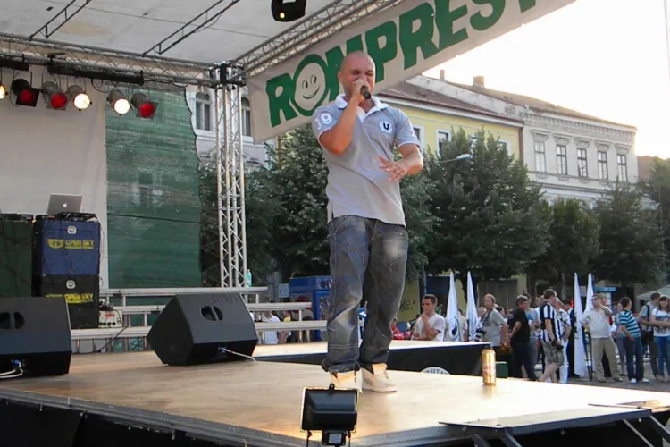 Puya a cantat inainte de prezentarea lotului de la U Cluj! Fanii au raspuns: "M..e CFR! m..e CFR!" VIDEO si FOTO