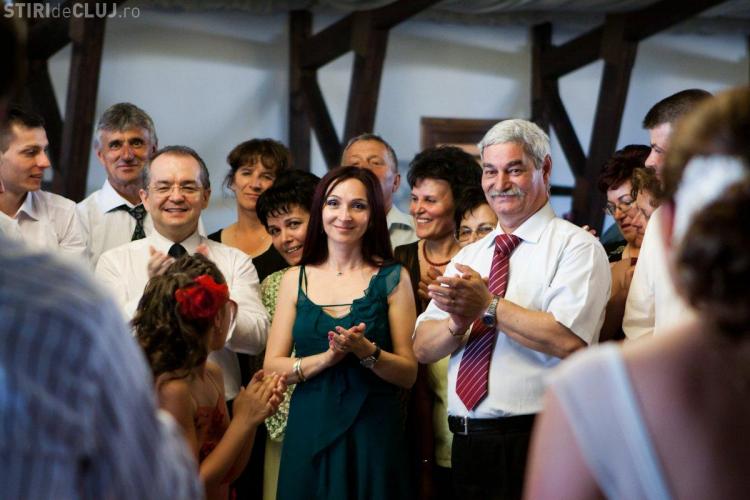 Emil Boc, mare dansator la nunti! Fotografii de la nunta fiului primarului din Campia Turzii EXCLUSIV
