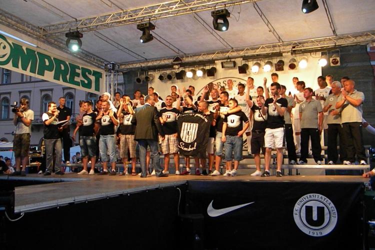 Cum au trait fanii U Cluj prezentarea lotului in Piata Unirii VIDEO