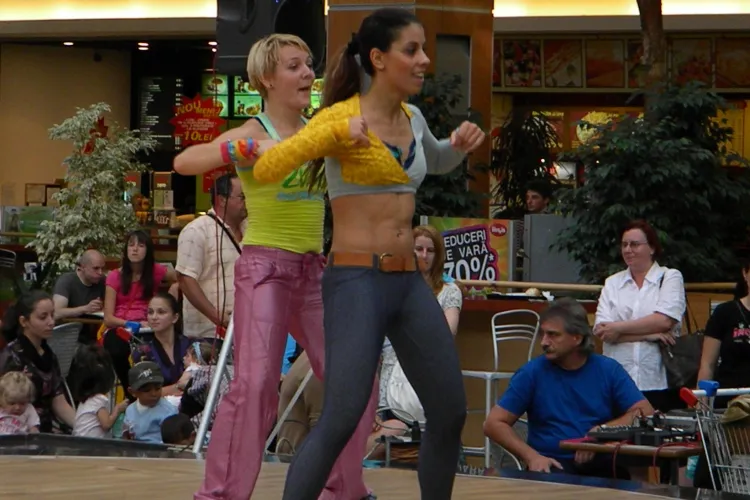 Master class de Zumba oferit de Clubul Gimmy Polus! O turcoaica sexy a incins atmosfera VIDEO si FOTO