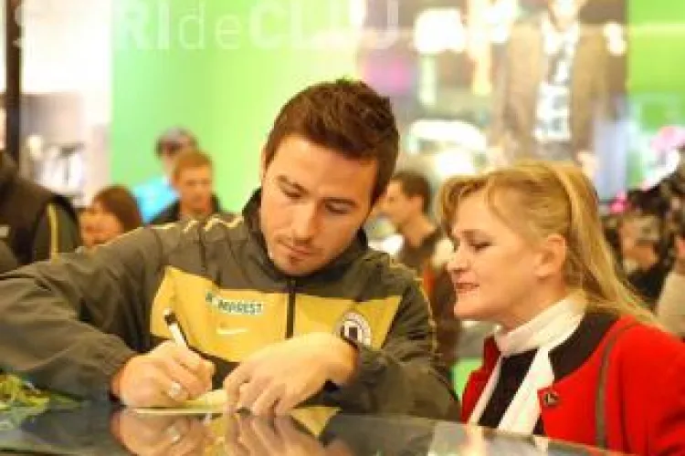 Jucatorii de la U Cluj vor da astazi autografe suporterilor in Piata Unirii, la prezentarea lotului