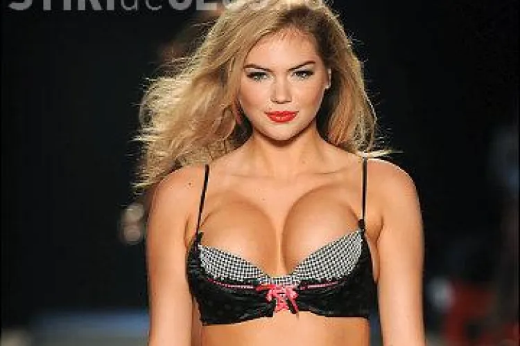 Femeile voluptoase revin ca manechine pe podiumuri. Kate Upton, noua senzatie din lumea modei FOTO