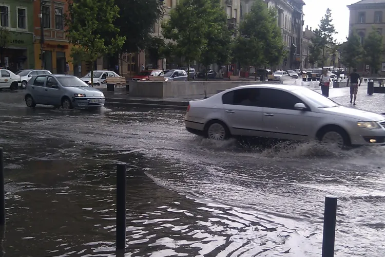 Furtuna de miercuri din Cluj-Napoca, vazuta pe YouTube VIDEO