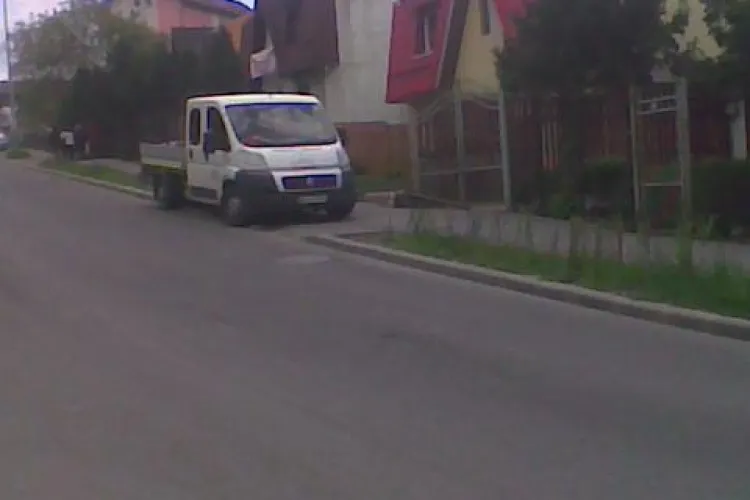 Directoare de la Drumuri si Poduri, acuzata ca si-a facut gard la casa cu o firma care are contract cu Directia