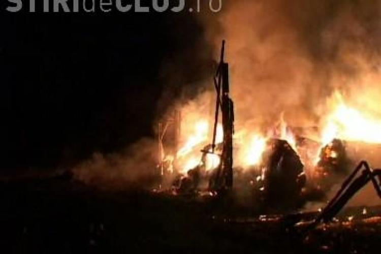 Incendiu spectaculos in satul Batin, langa Dej! Flacari de peste 10 metri VIDEO