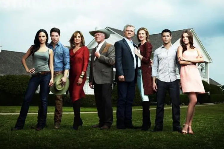 Dallas -ul revine la viata cu JR, Bobby si Sue Ellen