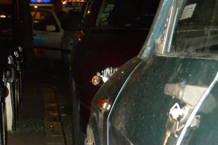 I-au spart masina pe strada Emil Zola, in timp ce langa era o Dacie cu cheile lasate in portiera FOTO