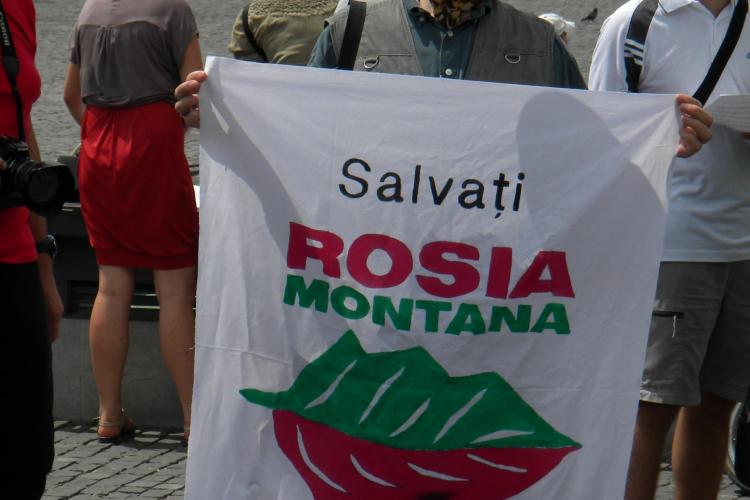 Protest impotriva cianurilor de la Rosia Montana, in Piata Unirii! Militantii au cerut demisia lui Kelemen Hunor, Boc si Basescu VIDEO si FOTO