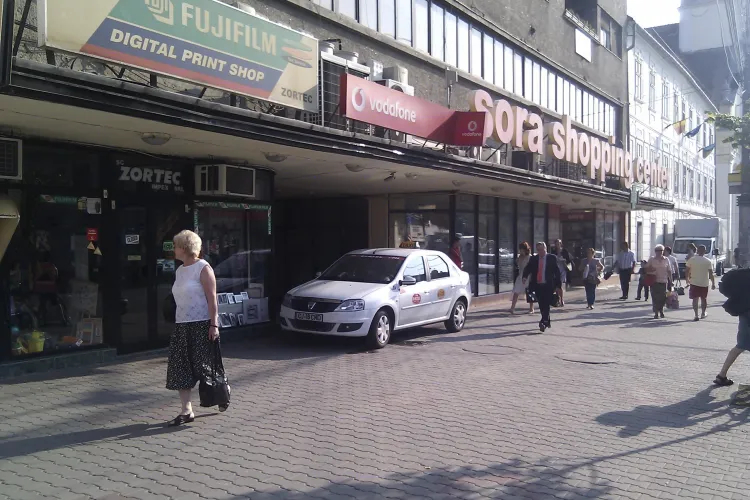 Smecher de Cluj! Un taximetrist a parcat in usa magazinului Sora STIREA CITITORULUI
