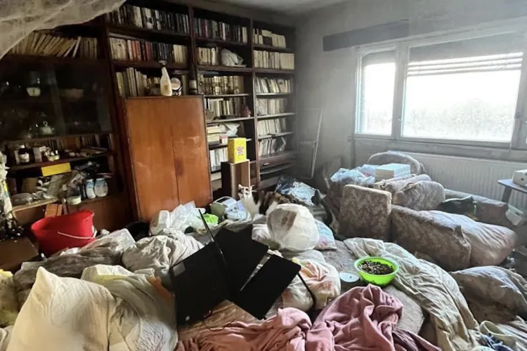 Miros insuportabil și mizerie într-un bloc din Cluj-Napoca: Vecinii cer intervenție urgentă la un apartament de pe strada Fabricii!