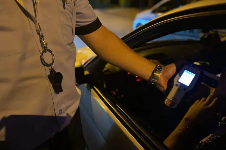 Inconștiență totală pe drumurile din Cluj: Un tânăr fără permis, cu 0,84 alcoolemie, s-a plimbat nestingherit cu mașina!