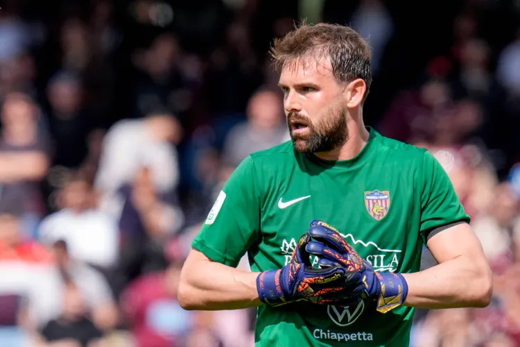 CFR Cluj și-a găsit noul Scuffet? Petrescu vrea ca Micai să repete povestea portarului ajuns campion în Serie A!