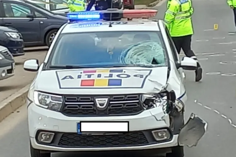 Tupeu de polițist din Cluj: Și-a dus soția acasă cu girofarul pornit, dar pe drum a făcut accident și a fost prins. Șeful lui a vrut să-l acopere 
