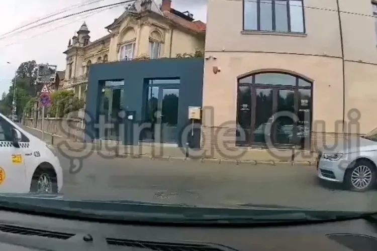 Taximetrist din Cluj filmat conducând riscant, pe contrasens, înainte de o intersecție. Ne riscăm viața fără să vrem în taxi? VIDEO