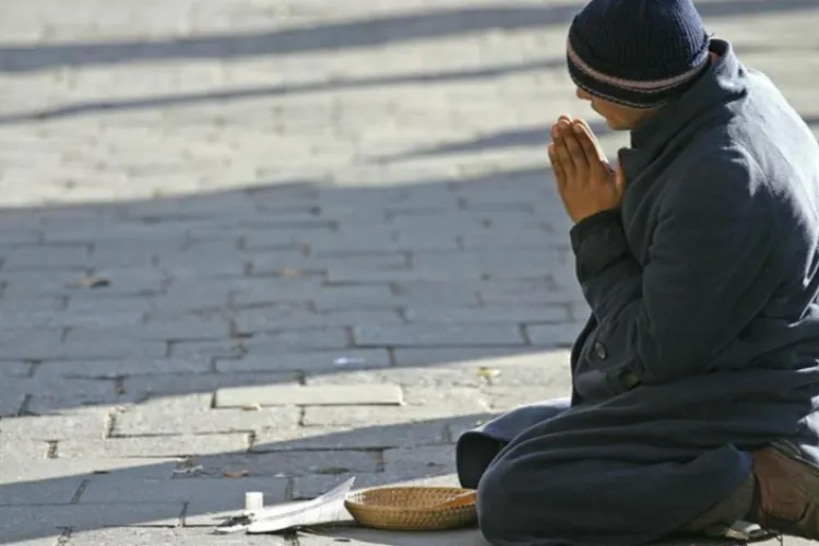 Cerșetori agasanți la fiecare colț de stradă în Cluj-Napoca. Fenomenul scapă de sub control: „Efectiv nu mai poți merge liniștit pe stradă!”