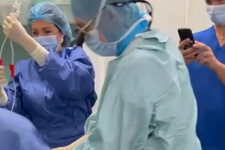 Daria, la doar 10 ani, a primit o inimă nouă pentru a putea trăi. În pieptul ei bate acum, cu putere, inima unui băiețel mort într-un tragic accident