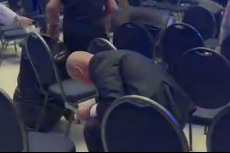 Bolojan e făcut din alt „aluat”: În timp ce liberalii votau, a pus mâna pe un sac de gunoi și s-a apucat să adune mizeria lăsată în urmă de colegi